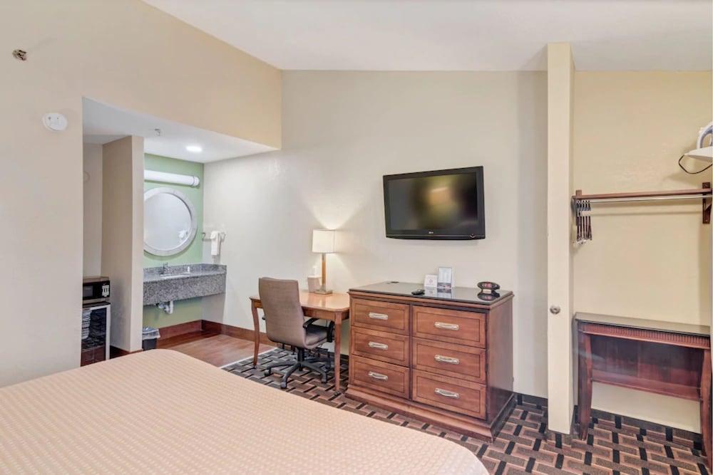 Travelodge by Wyndham Savannah Midtown - photo 16