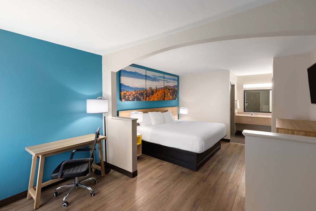 Days Inn by Wyndham Clarksville North - photo 12