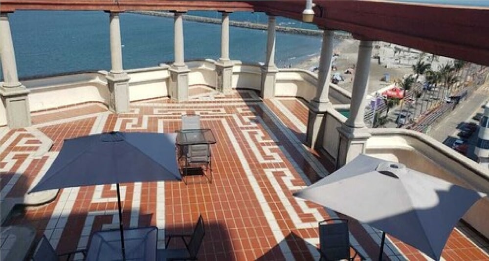 Sundeck