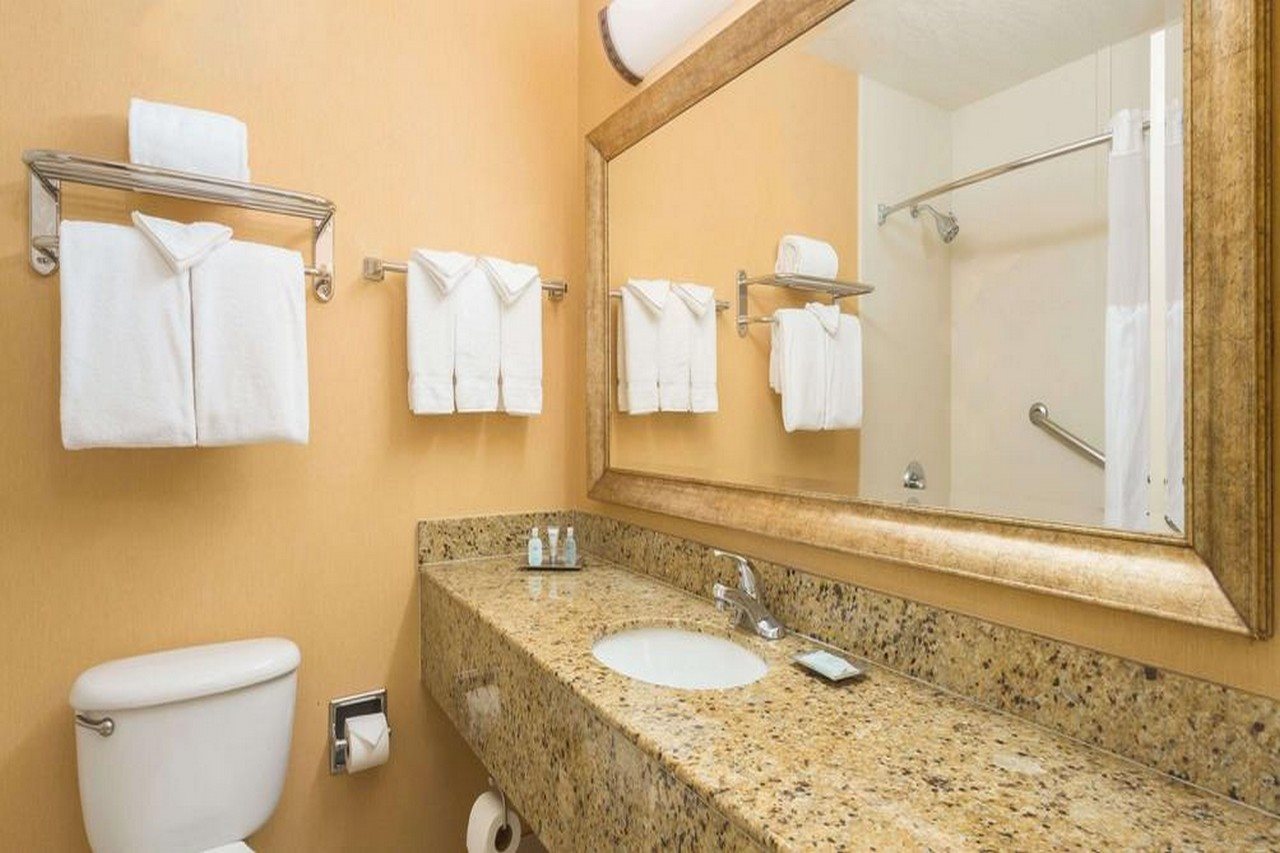 The Phoenix Place Hotel & Suites - photo 9
