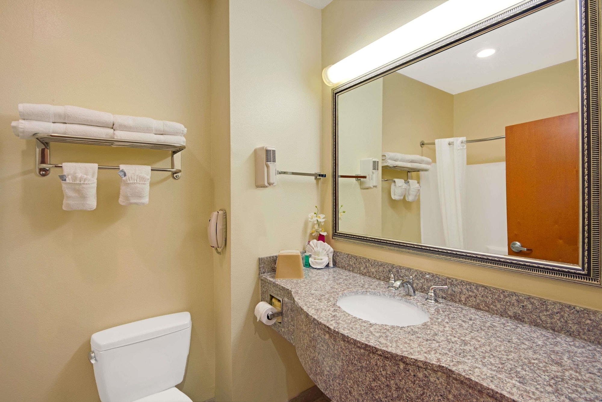 Super 8 By Wyndham Austin Airport North - featured photo