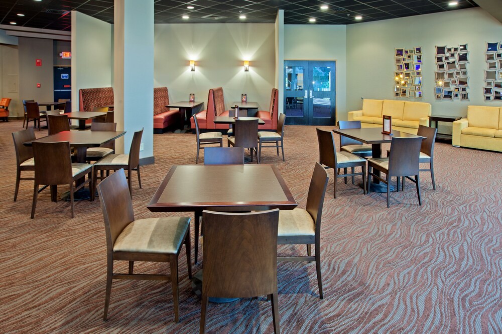 Holiday Inn Evansville Airport - photo 15