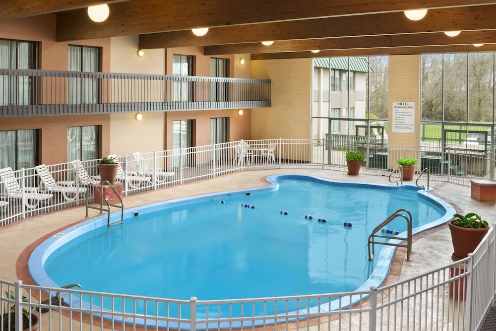 Days Inn by Wyndham Rock Falls - photo 30