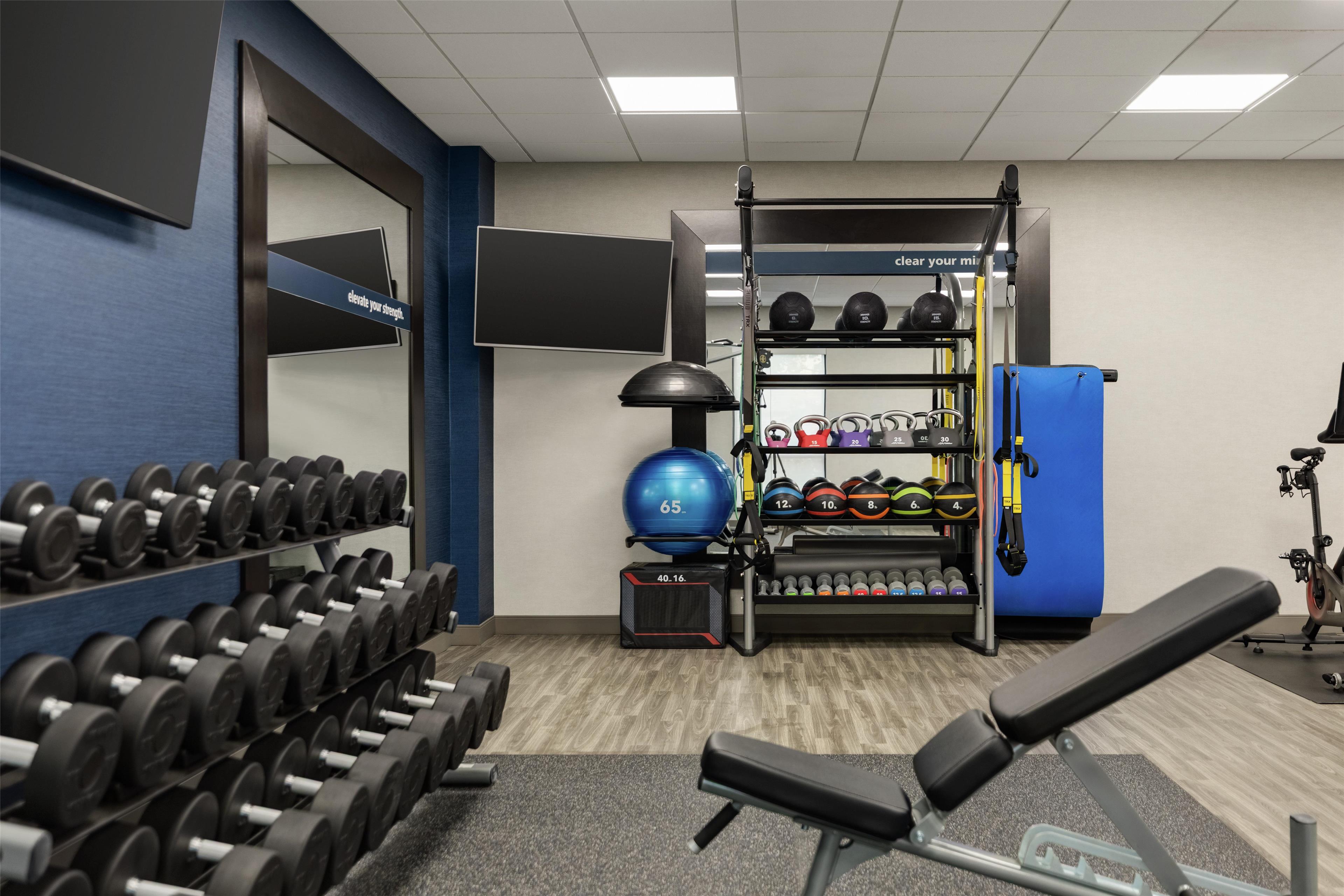 Hampton Inn & Suites Pittsburgh Harmarville - photo 12
