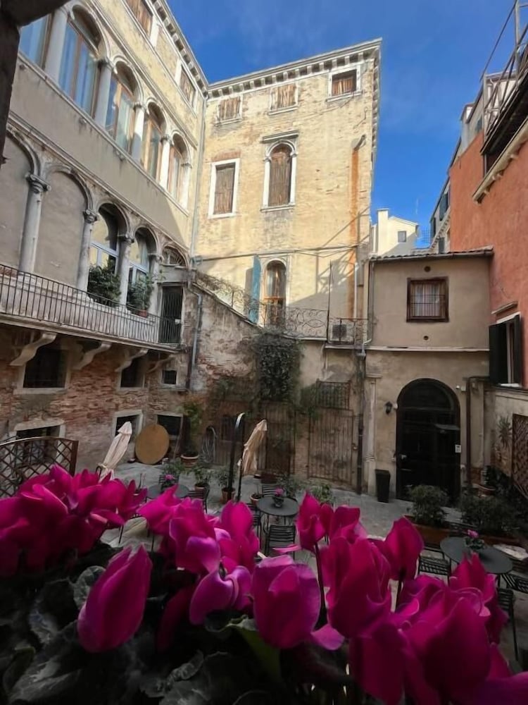 Corte 1321 — 4-Star Luxury Hotel in Venice, Italy