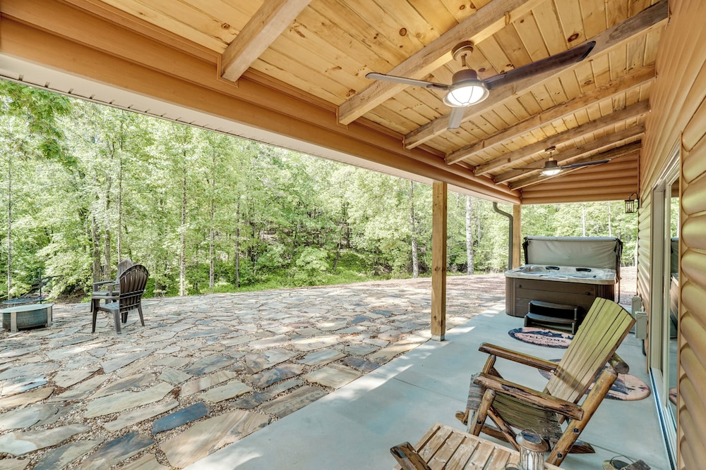 Sip Hike & Explore: Sleek Retreat in Cleveland in Cleveland, United States