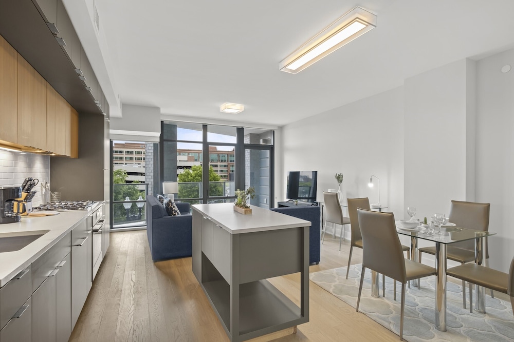 Global Luxury Suites at Tribeca - photo 19