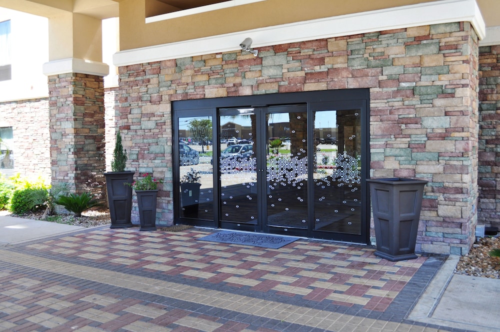 Hampton Inn & Suites Bay City TX - photo 40