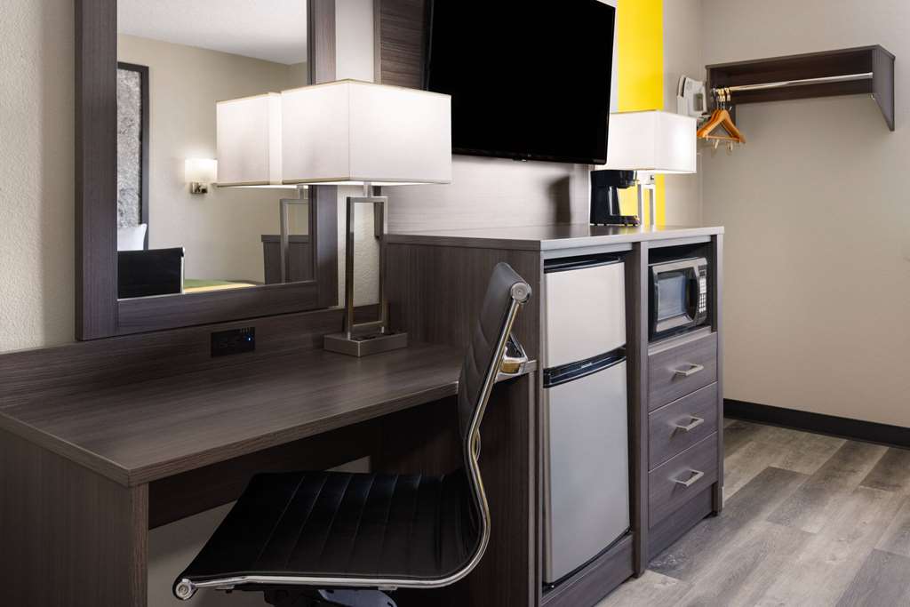 Super 8 by Wyndham Burnham Lewistown - photo 12
