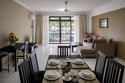 3 Bedroom Stay at Macalister Road & Georgetown Noble Villa Penang — 4-Star Luxury Hotel in George Town, Malaysia