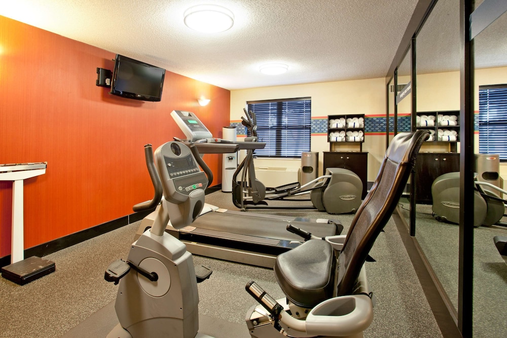 Hampton Inn & Suites Cleveland Independence - photo 22