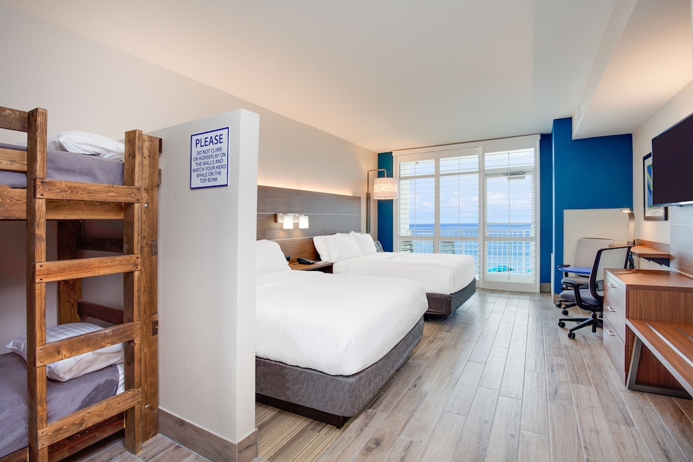 Holiday Inn Express & Suites Panama City Beach Beachfront by IHG - photo 10
