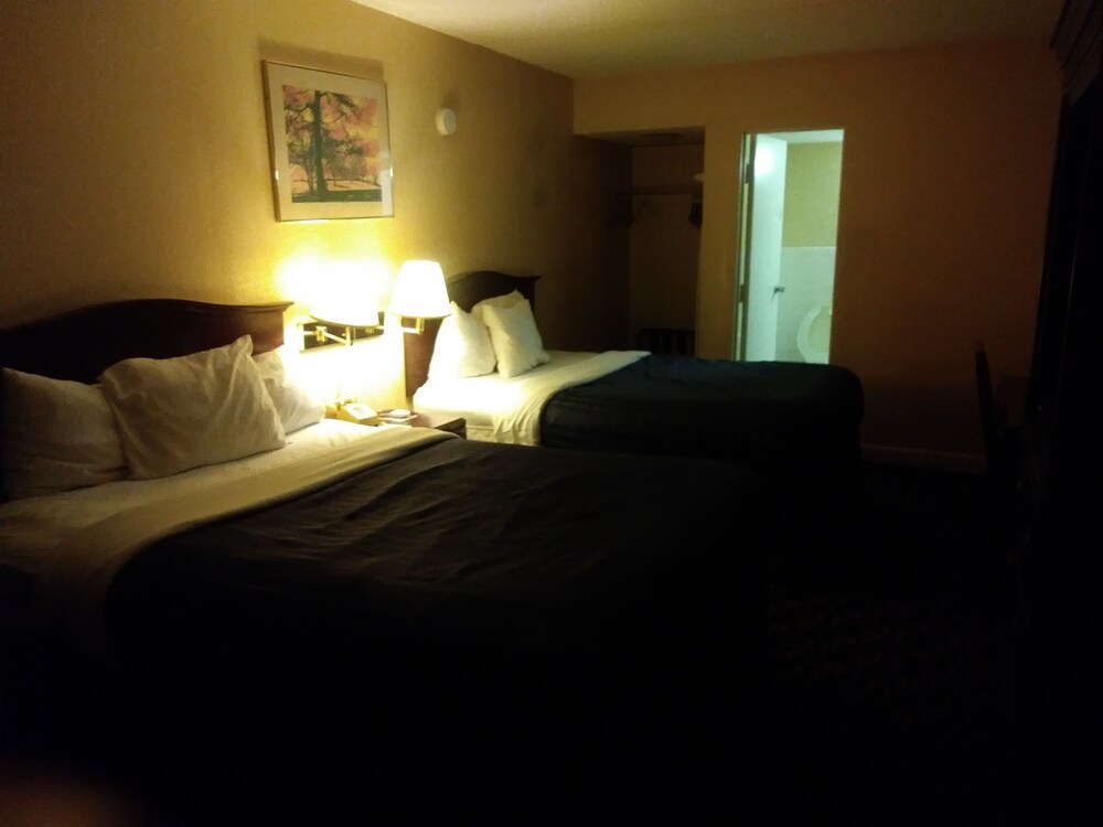 Days Inn by Wyndham Hot Springs - photo 4