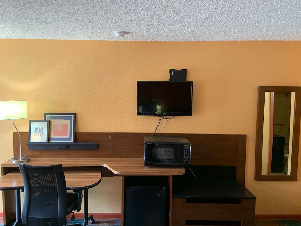 Luxury Inn & Suites Forrest City - photo 17