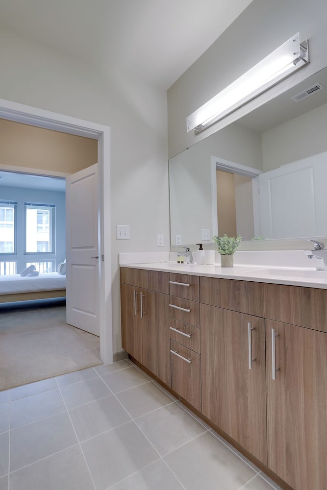 Primer location Apartment at Alexandria — 4-Star Luxury Hotel in Alexandria, United States