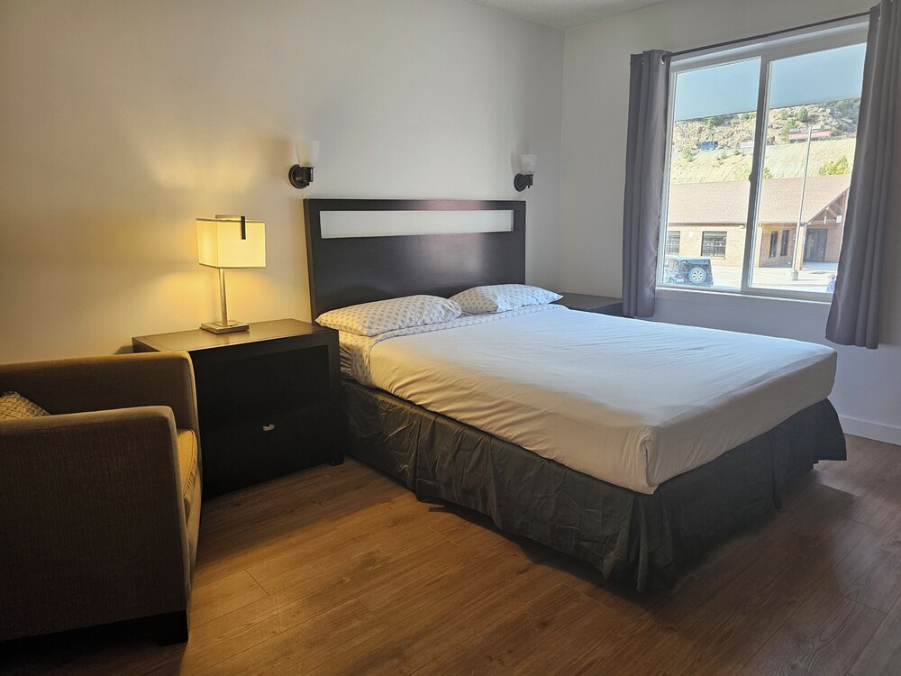 H & H Motor Lodge - photo 21