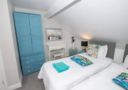 Albatross Top Floor Sea & Castle Views & Parking Space