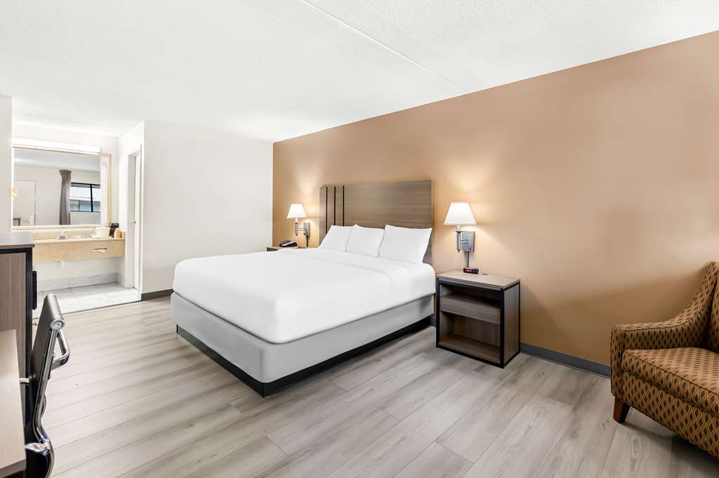 Quality Inn Middleburg Heights near Cleveland Airport - photo 14
