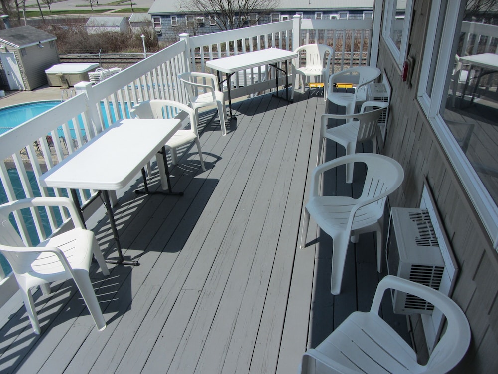 Green Dolphin Motel - photo 7