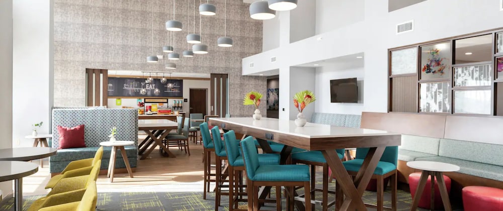 Hampton Inn & Suites Canyon - photo 2