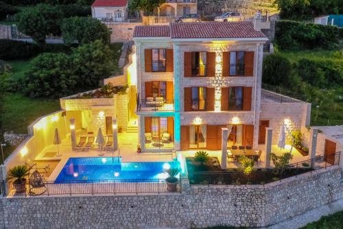 Luxury Villa Flower — 4-Star Luxury Hotel in Budva, Montenegro