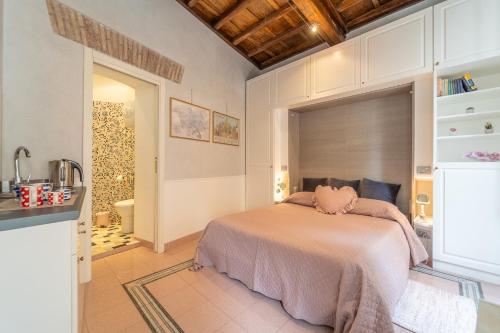 Secret Studio Retreat in the Heart of the Ghetto by Houseeds — 4-Star Luxury Hotel in Rome, Italy