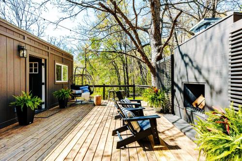 Couples Retreat: King Bed:Hot tub:Firepit & More — 4-Star Luxury Hotel in Blue Ridge, United States