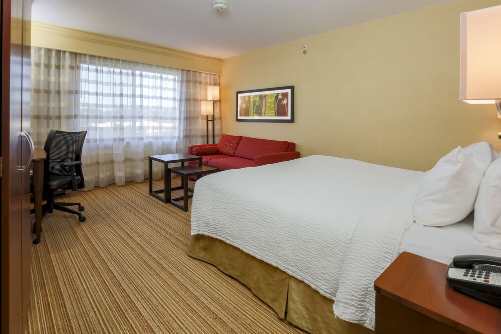 Courtyard by Marriott Potomac Mills Woodbridge - photo 12