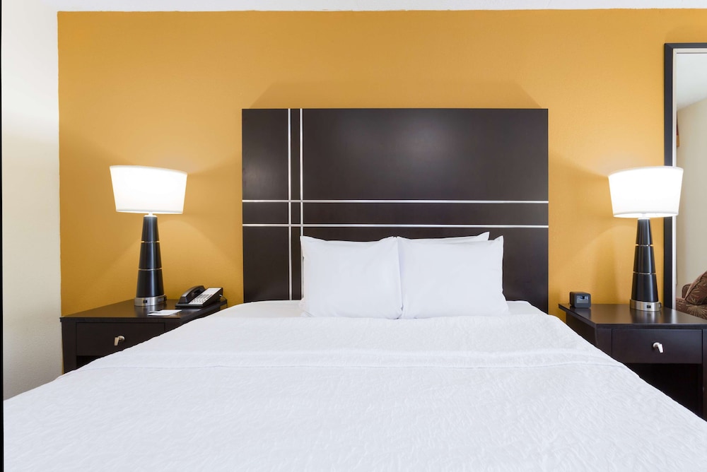 Hampton Inn Pittsburgh West Mifflin - photo 14