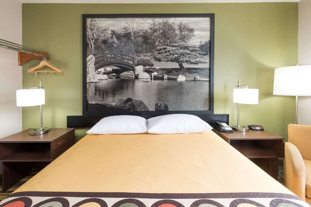 Super 8 by Wyndham Bloomington Normal - photo 8