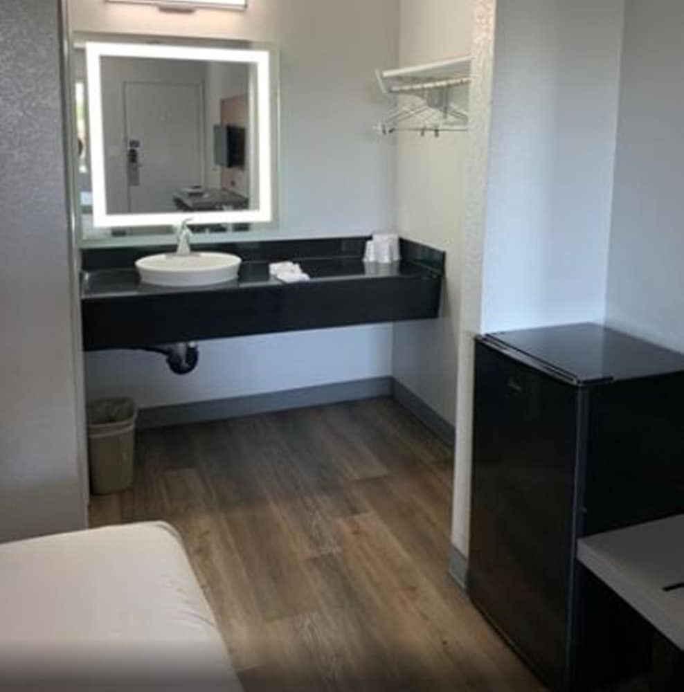 Motel 6 Santa Ana CA - photo 4