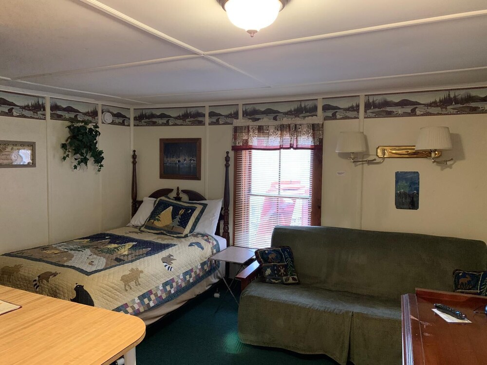 Carroll Motel & Cottages - photo 50