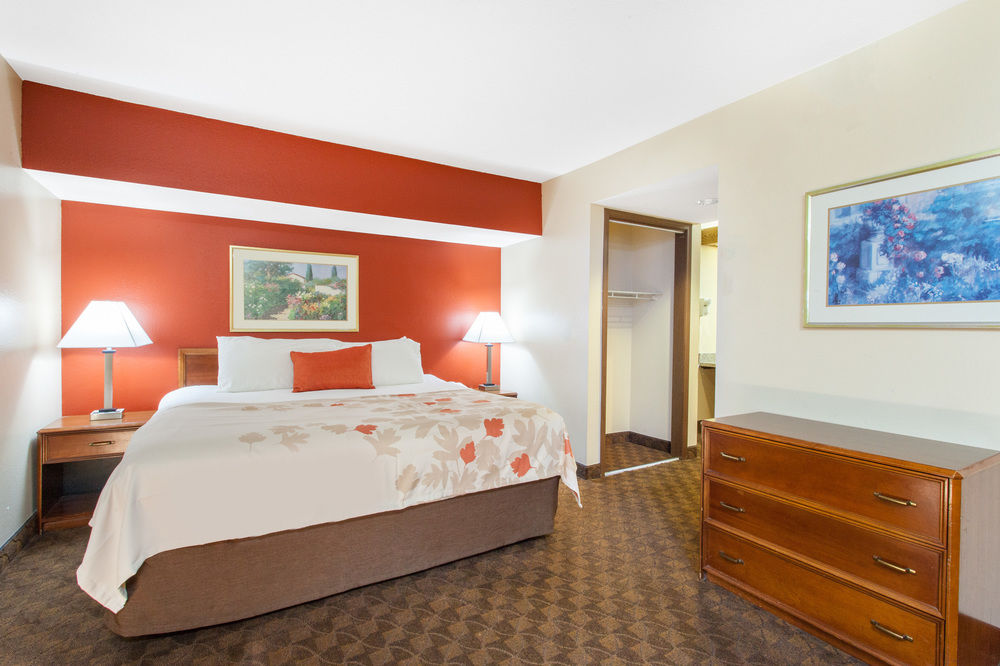 Hawthorn Suites by Wyndham Holland Toledo Area - photo 18