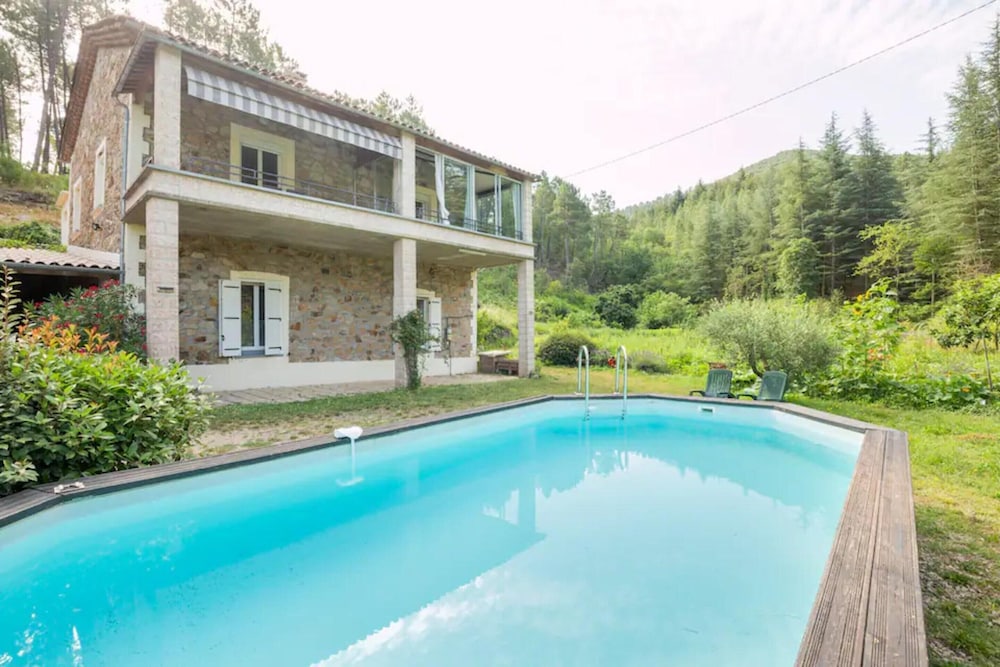 Cevennes View Retreat in Molieres — 4-Star Luxury Hotel in Molieres-Sur-Ceze, France