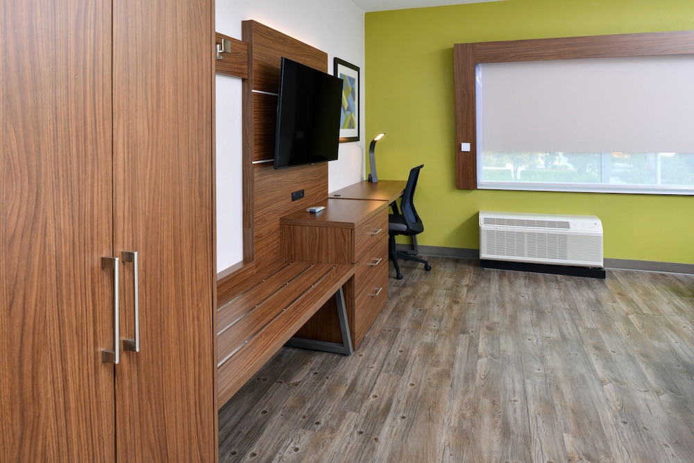 Holiday Inn Express Orlando South Park by IHG - photo 30