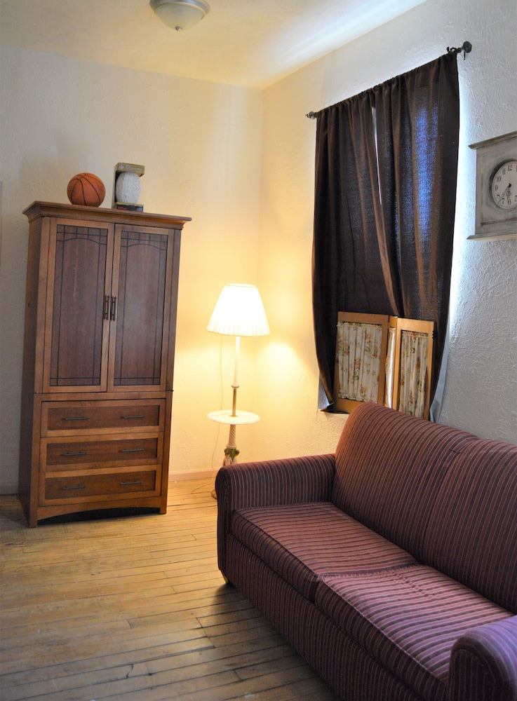 Holly Inn Suites - photo 24