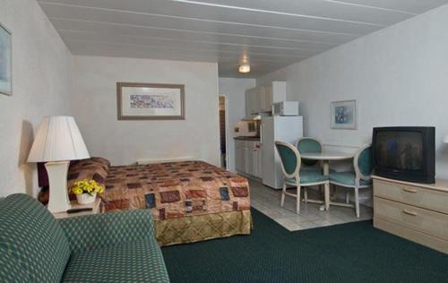 The Singapore Motel - photo 14