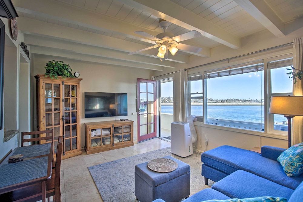 San Diego Hub with Bay Views 1 Block to Beach — 4-Star Luxury Hotel in San Diego, United States