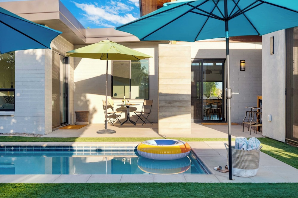 Sundrenched by Avantstay Pool Mins to Old Town - photo 33