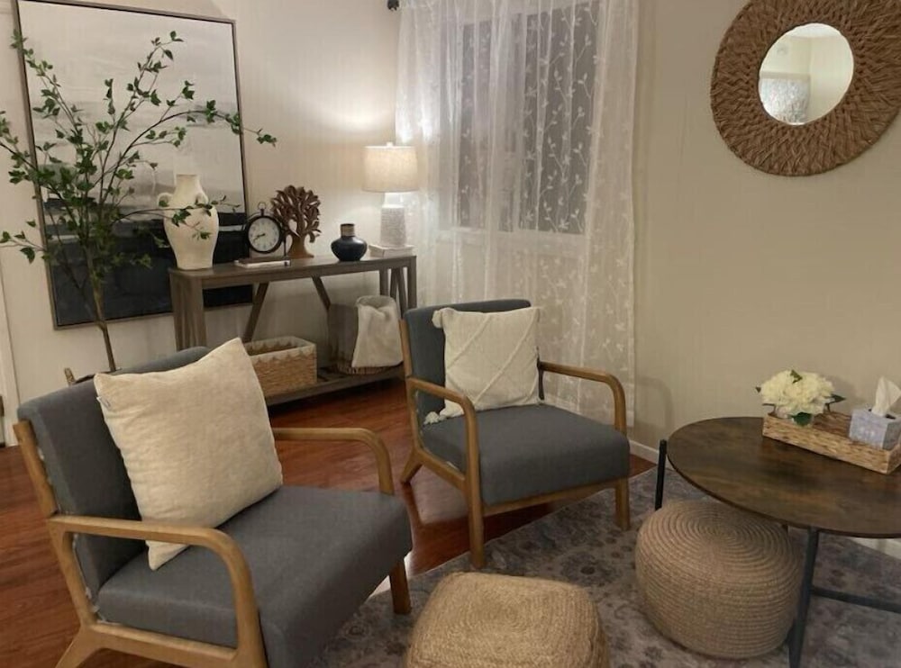 Tao house — 4-Star Luxury Hotel in La Verne, United States