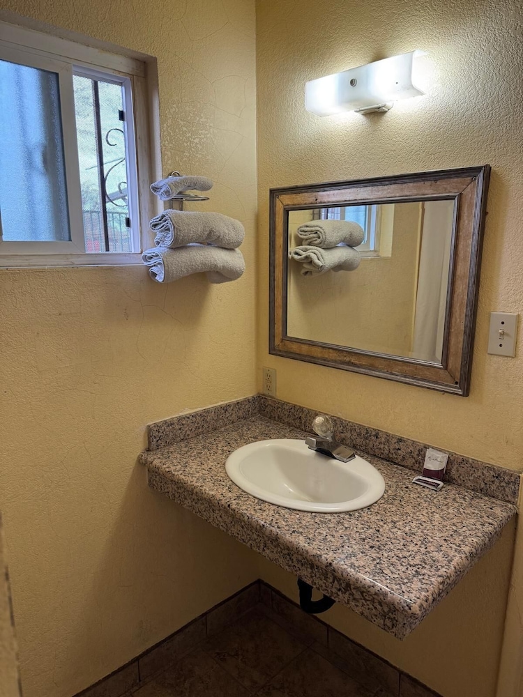 Sunstar Inn Los Banos near I 5 - photo 14