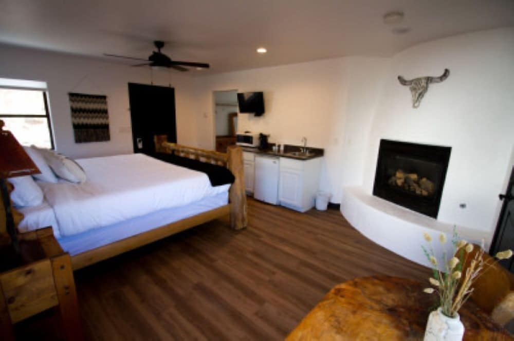 Creekside Lodge and Cabins - photo 4