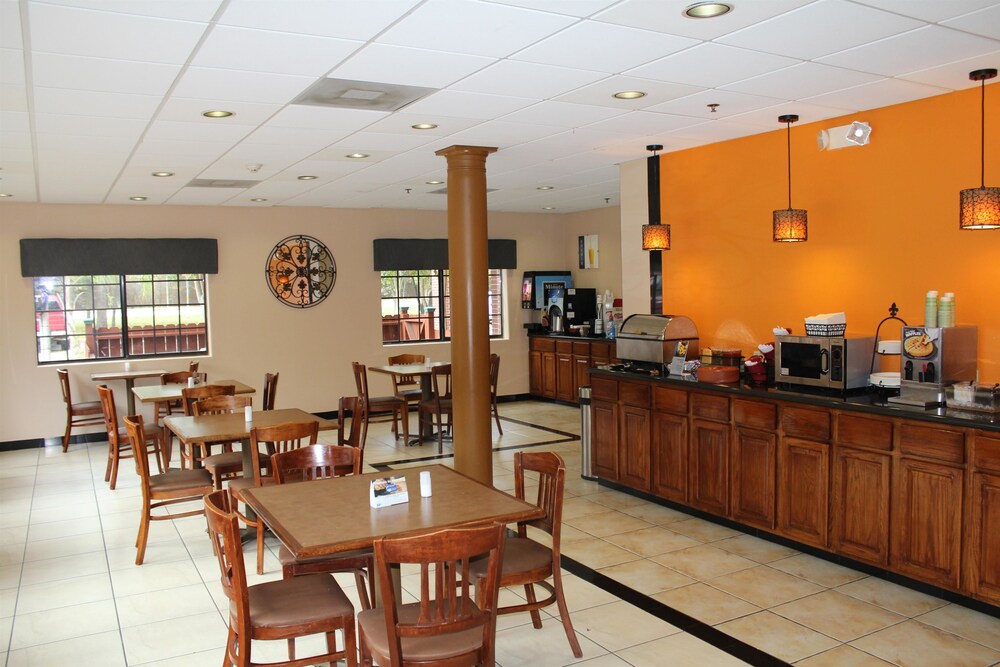 Best Western Plus The Woodlands - photo 18