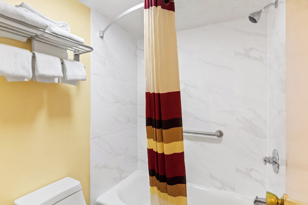 Red Roof Inn Berea - photo 11