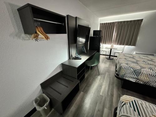 Studio 6 Suites East Syracuse Airport - photo 21