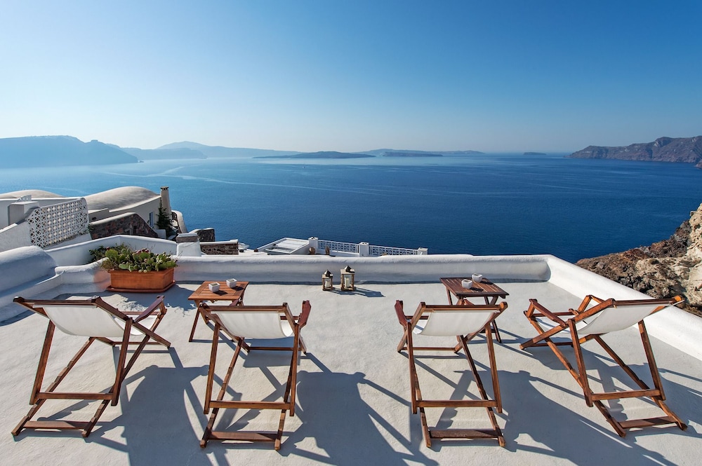 Skala Cave by Thireon — 4-Star Luxury Hotel in Oia, Greece