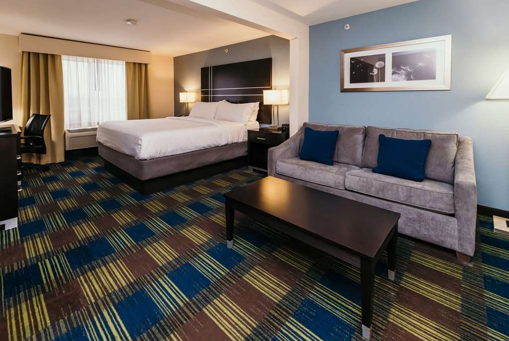 La Quinta Inn & Suites by Wyndham Ankeny IA Des Moines IA - photo 21