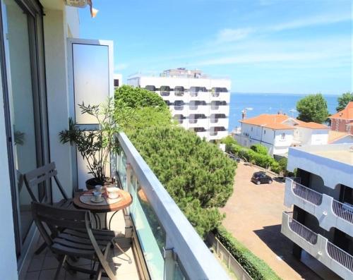 Appt T2 Avec Vue Exceptionnelle Sur Le Bassin D'Arcachon — 4-Star Luxury Hotel in Arcachon, France