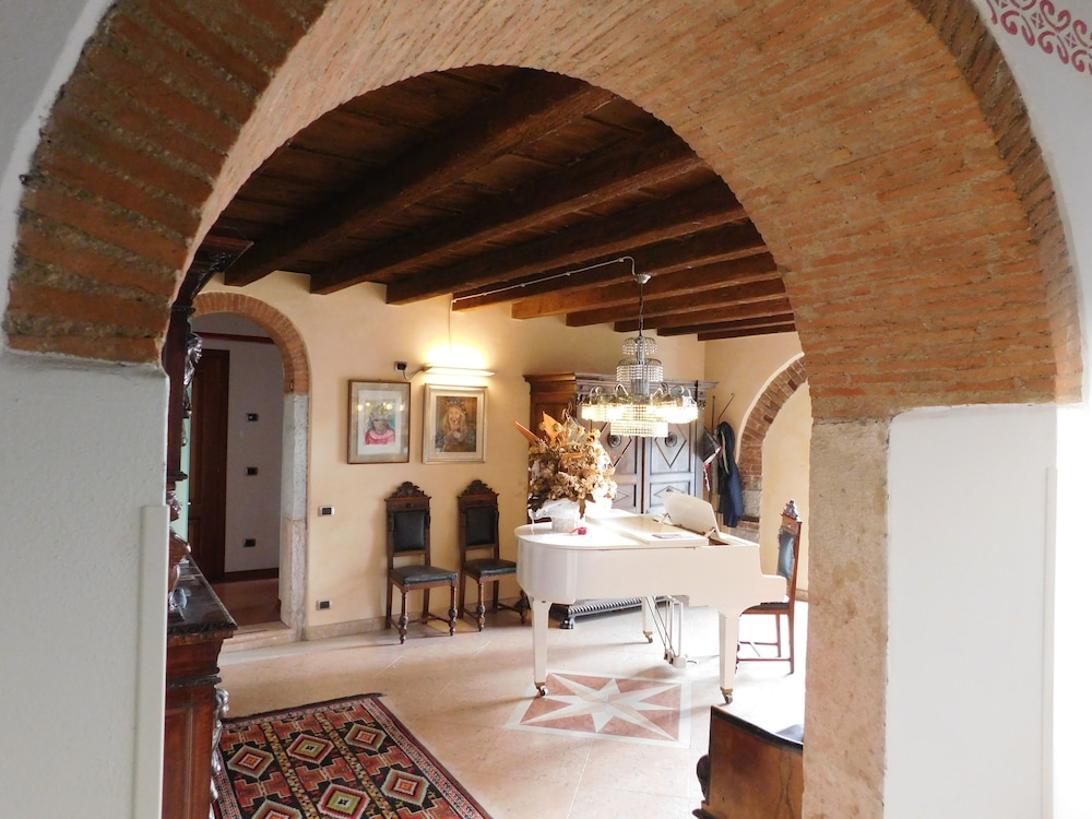 Residence Villa Vinco — 4-Star Luxury Hotel in Tregnago, Italy