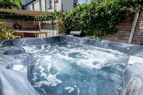 4 The Old Schoolhouse Parking Hot Tub Garden Air Con 19131700 — Whitstable